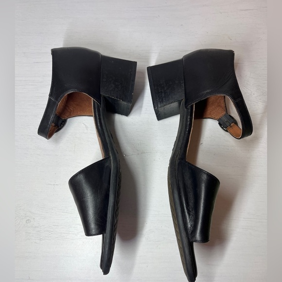 Beautifeel Black Leather Block Heel Stuart Toe Sandal - Picture 4 of 9